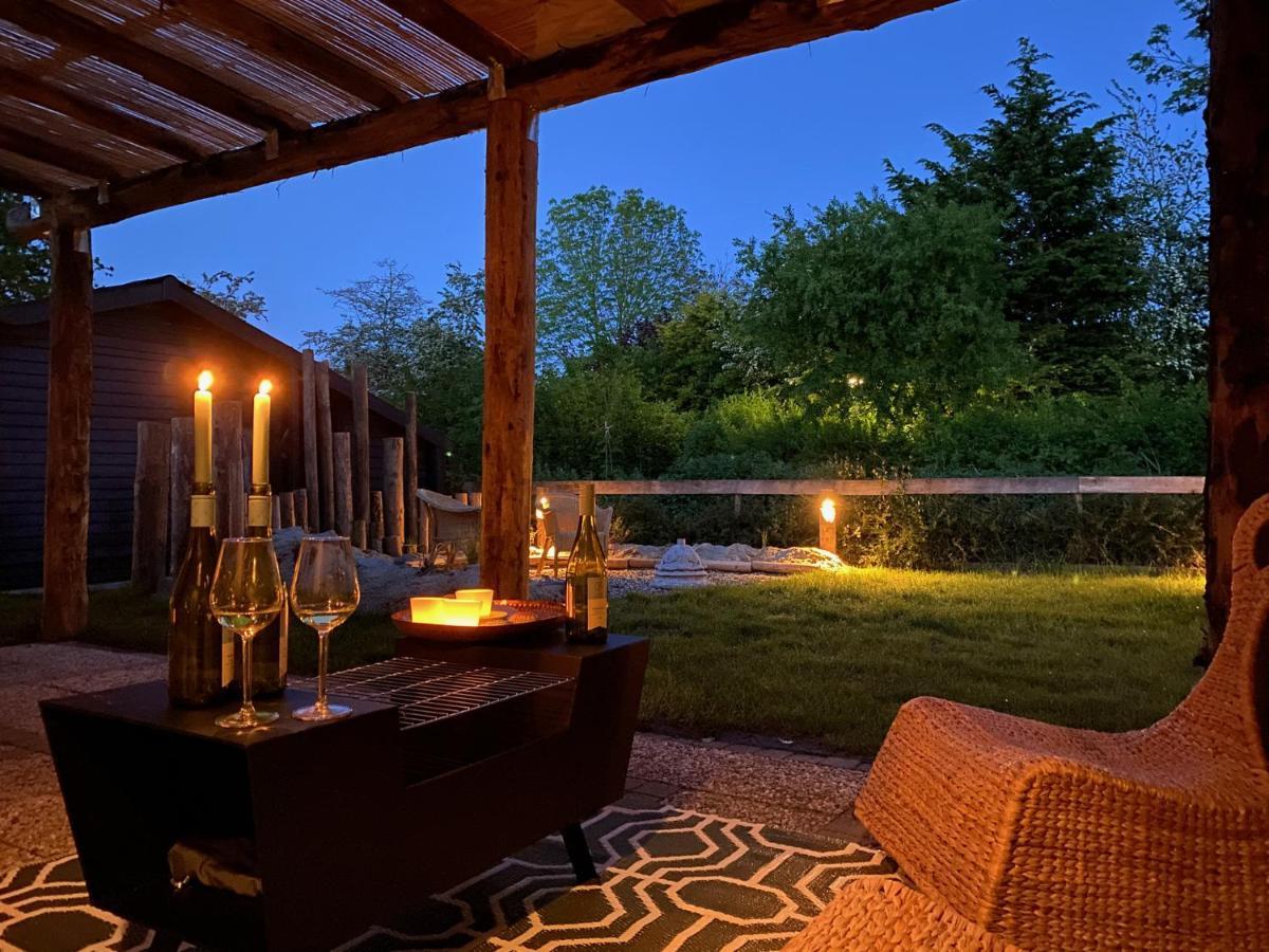 "Zeelandzon" Holiday Home By The Lake With Jacuzzi And Sauna Herkingen Eksteriør billede