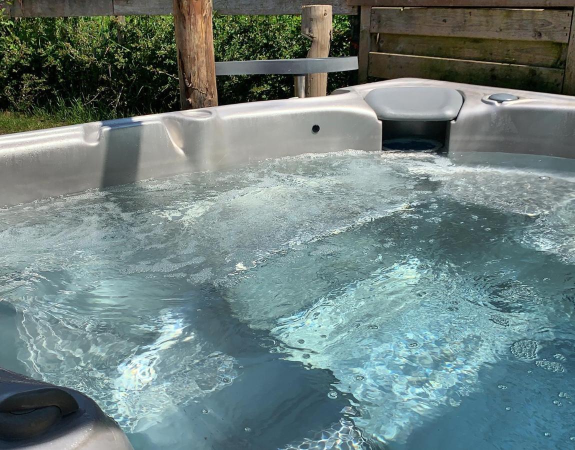 "Zeelandzon" Holiday Home By The Lake With Jacuzzi And Sauna Herkingen Eksteriør billede