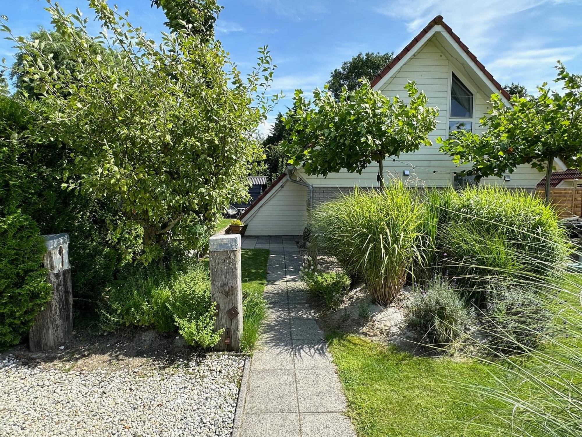 "Zeelandzon" Holiday Home By The Lake With Jacuzzi And Sauna Herkingen Eksteriør billede